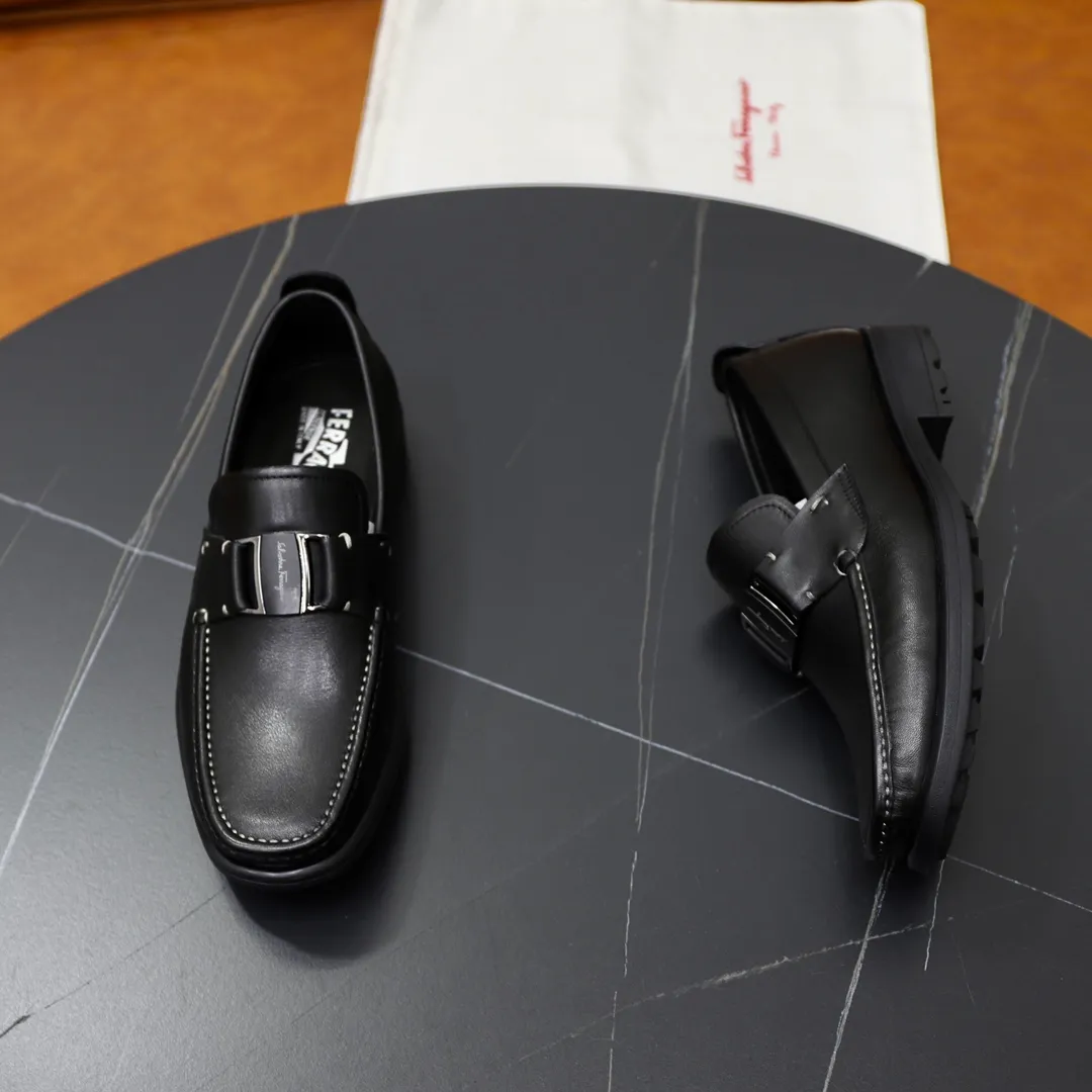Men's shoes: 270🙅‍♂️🙅‍♂️🙅‍♂️Niuli Brand: Ferragamo Standard code: Men's code 38/44 (45 customized) Grade: Same as the official website Material: Original imported cowhide leather lining Original wear-resistant lightweight outsole Style category: Men's casual slip-on shoes Distinguished luxury brand elements top luxury Color: Actual picture color